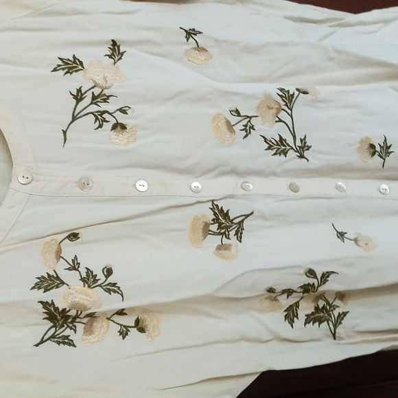 J. Jill Pale Yellow Long Sleeve Floral Embroidered Button Down Top Size Large - Picture 4 of 8